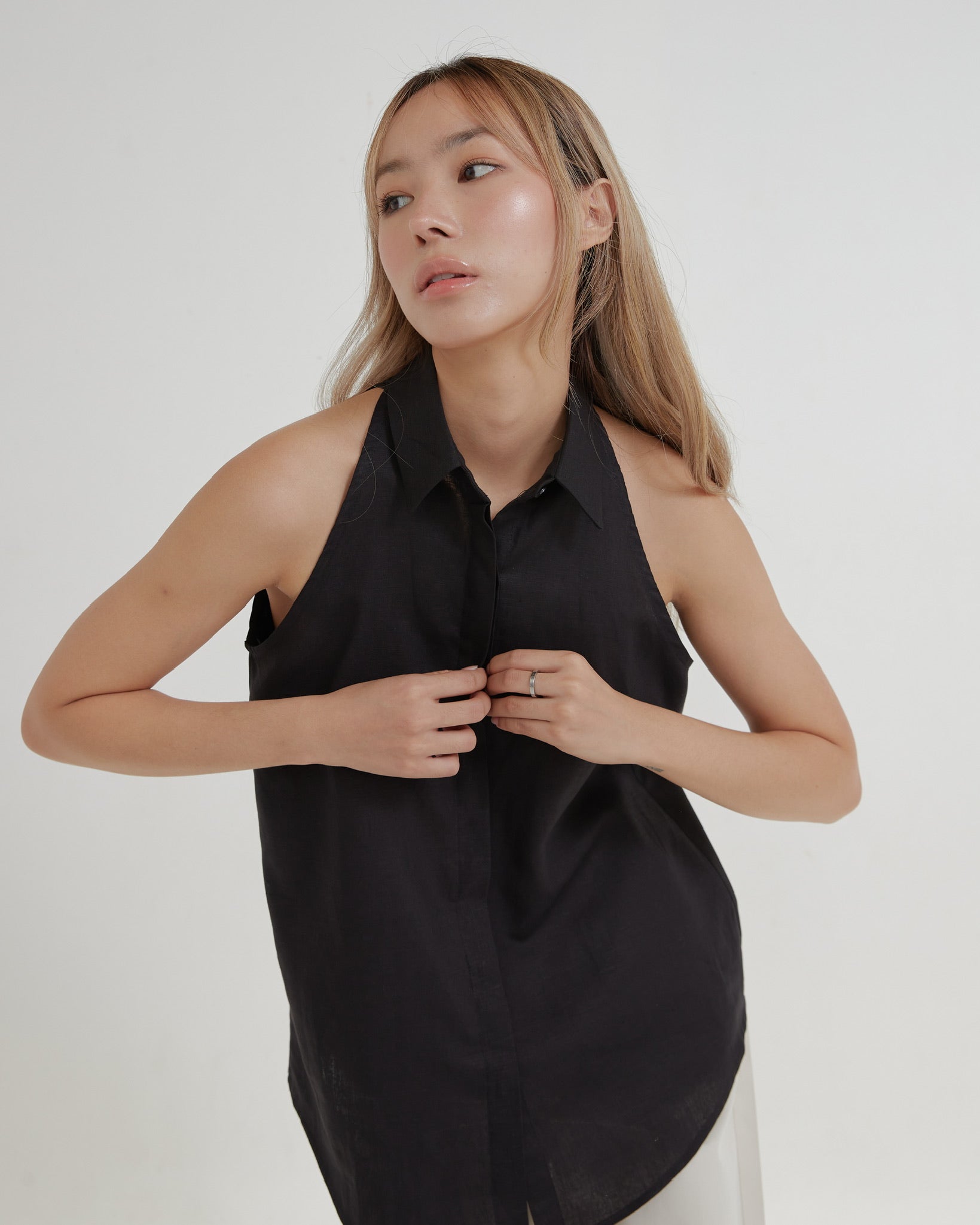 CLASSIC SLEEVELESS SHIRT