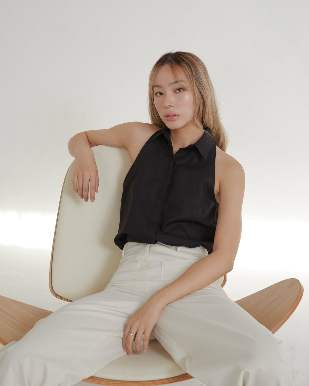 CLASSIC SLEEVELESS SHIRT