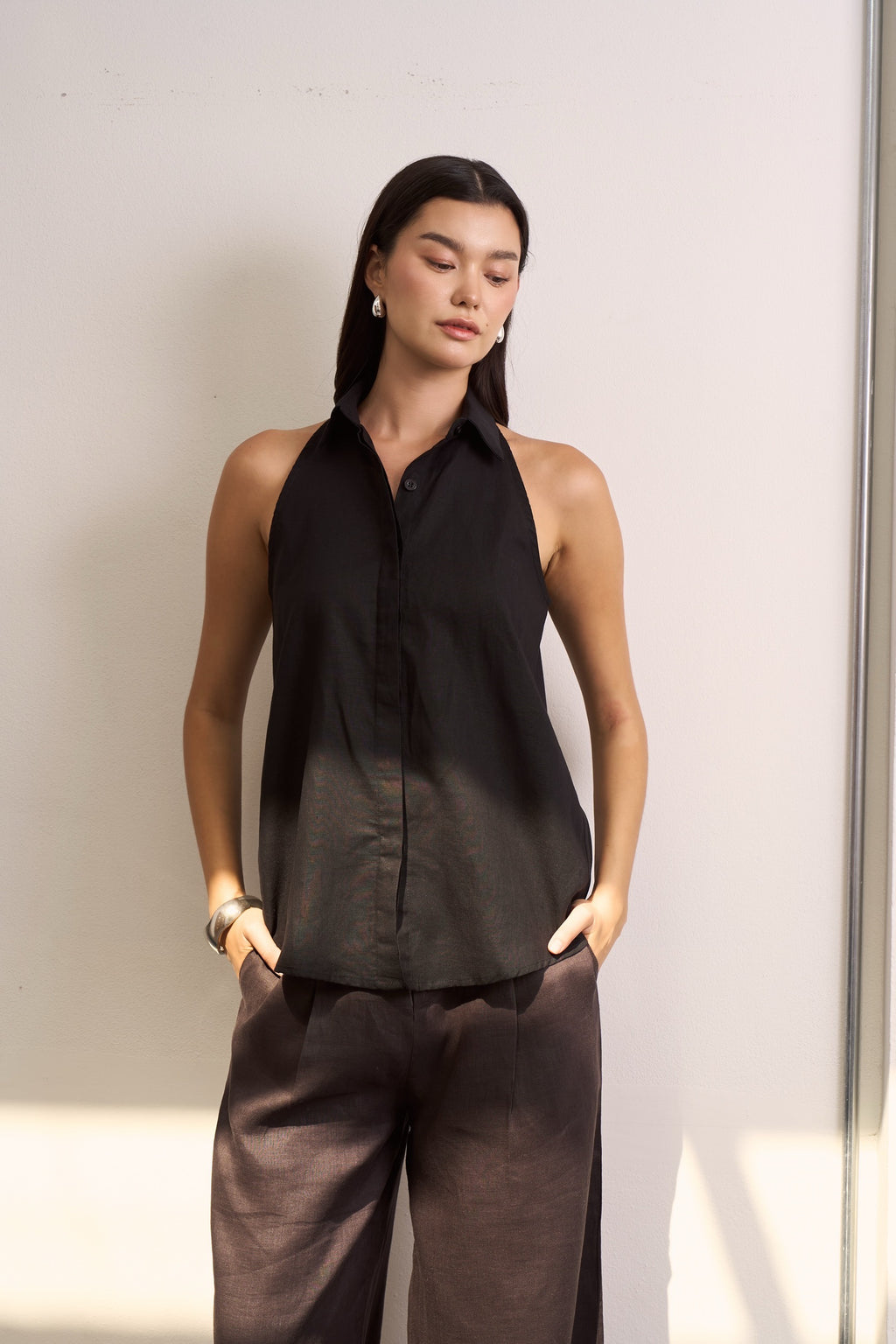 CLASSIC SLEEVELESS SHIRT