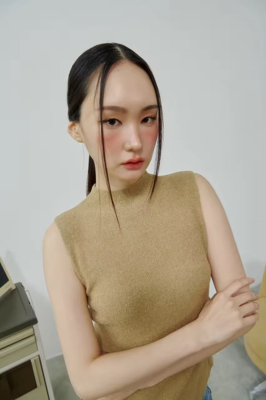 HIGH NECK SLEEVELESS TOP