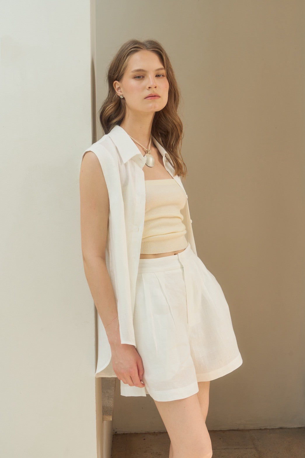 ESSENTIAL LINEN SLEEVELESS SHIRT