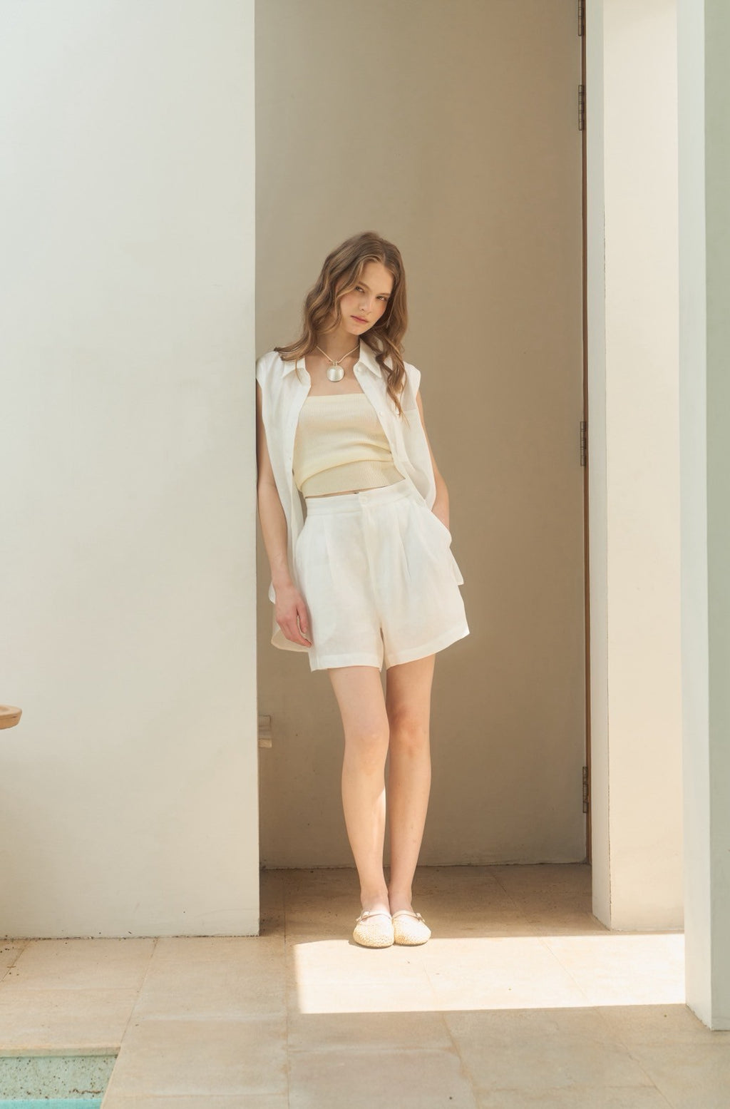 ESSENTIAL LINEN SLEEVELESS SHIRT