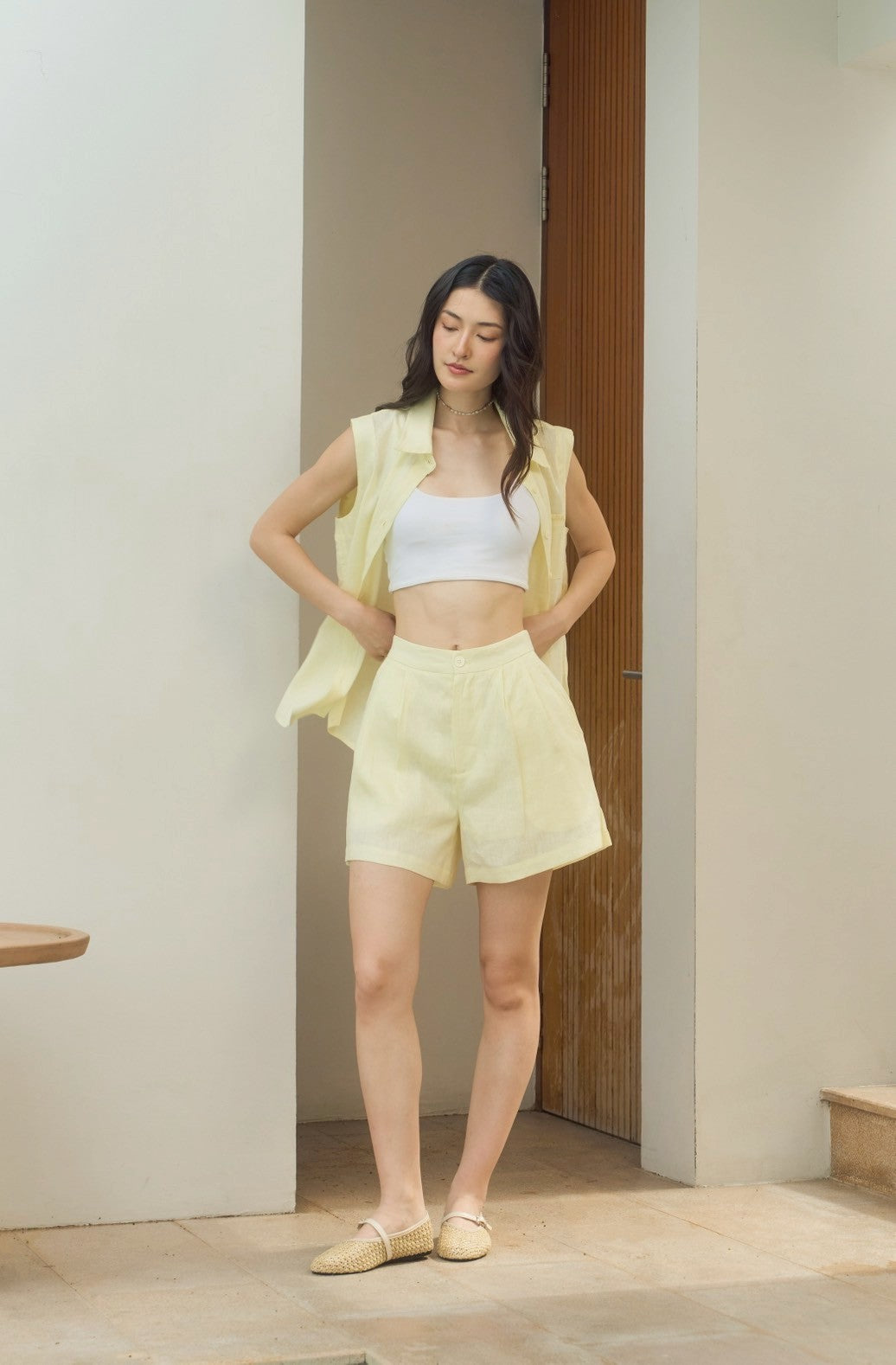 ESSENTIAL LINEN SLEEVELESS SHIRT