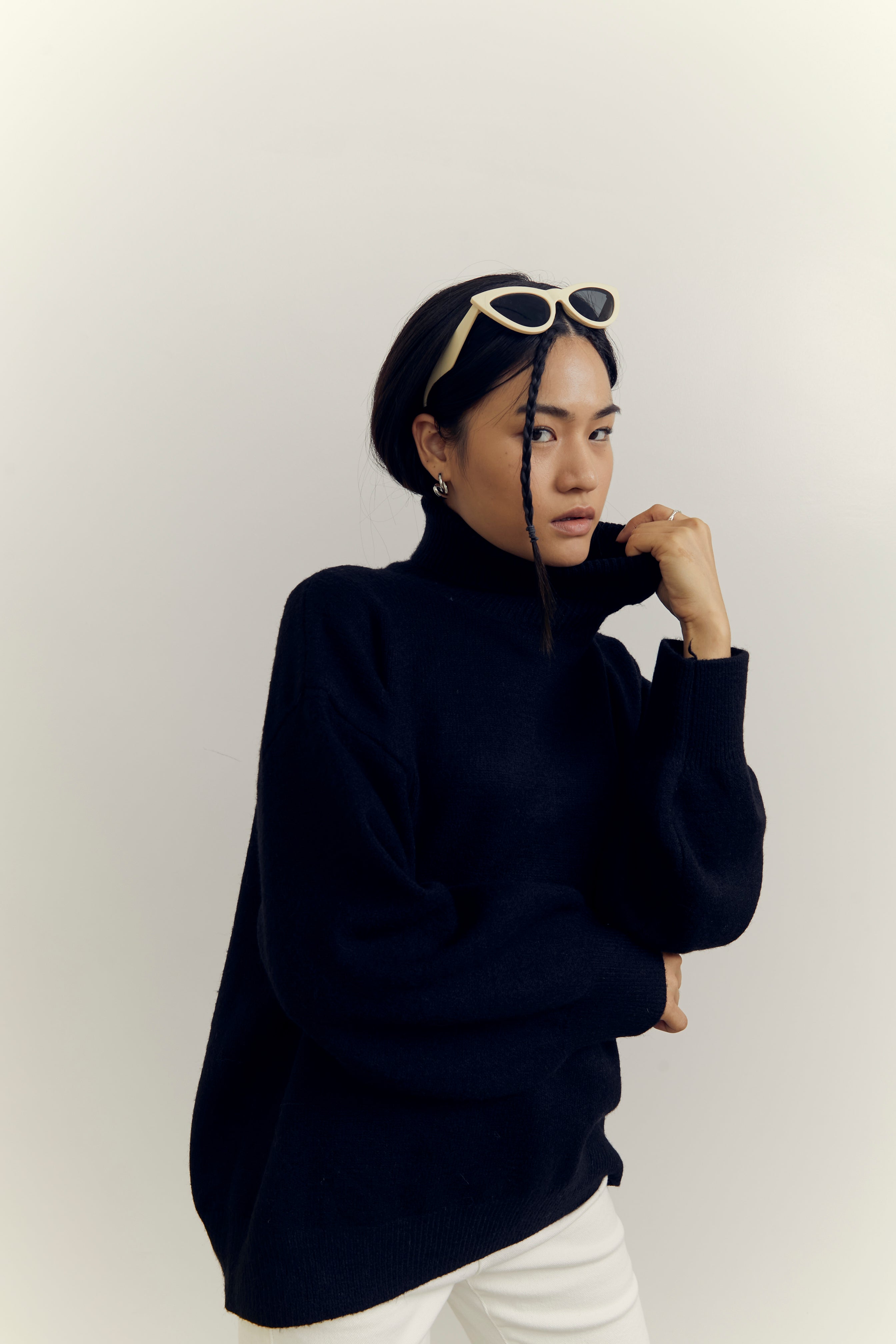 PLAIN HIGH NECK SWEATER