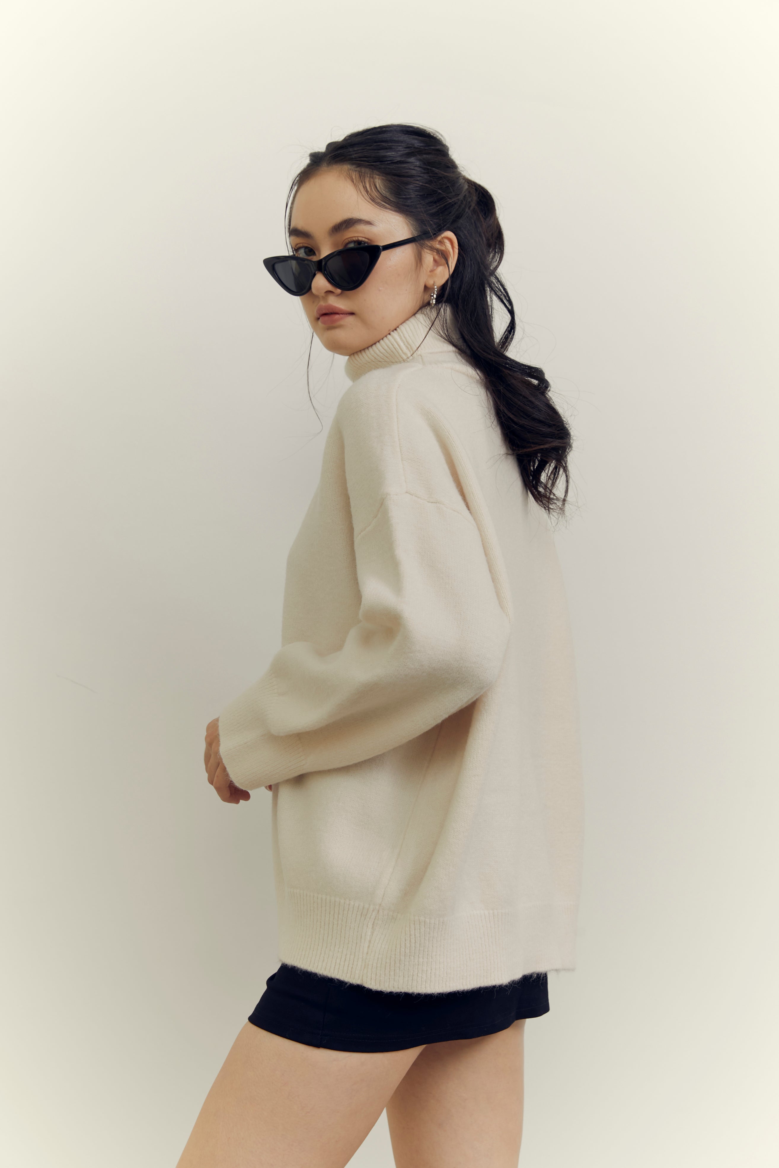 PLAIN HIGH NECK SWEATER