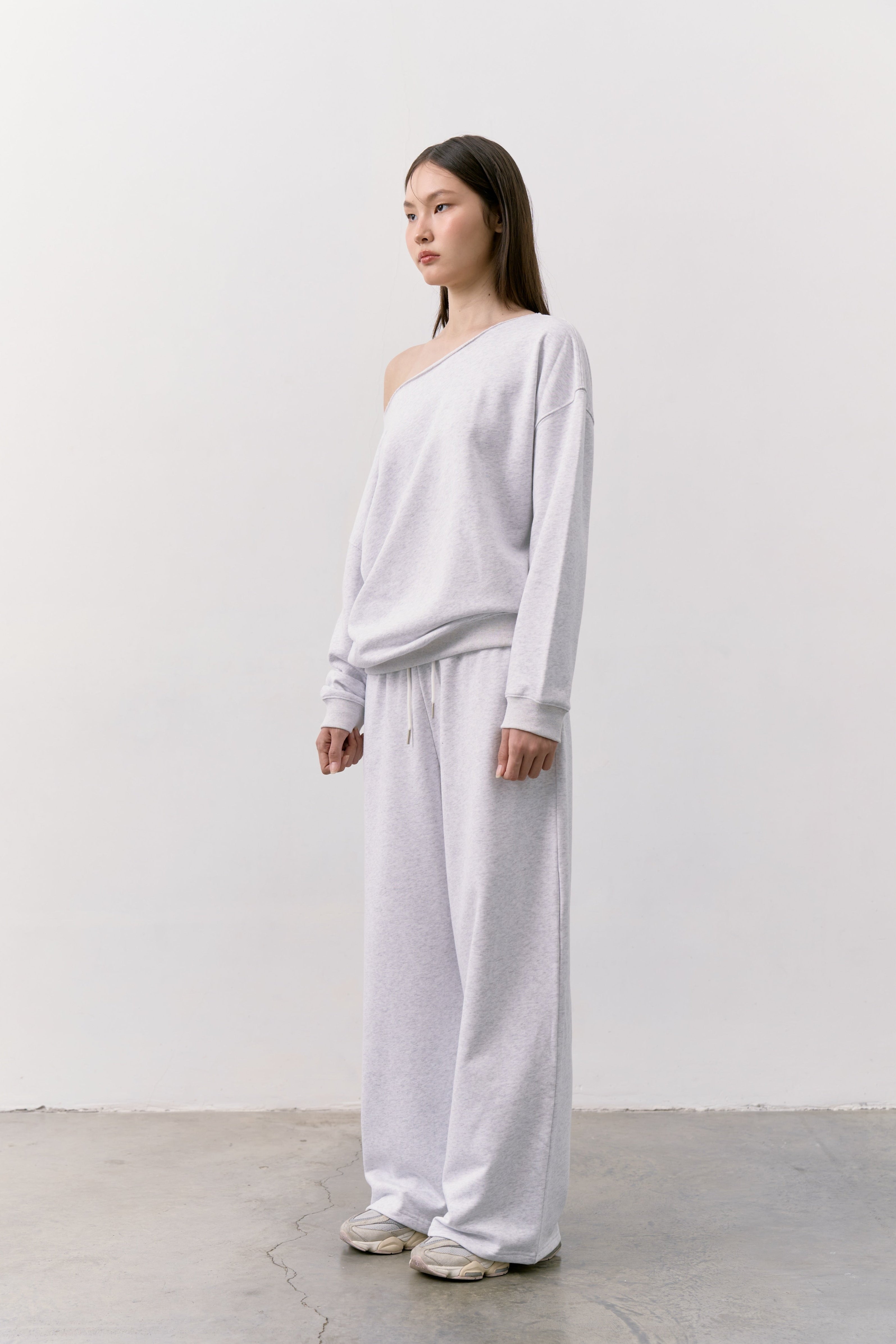 OFF SHOULDER SWEATSHIRT WITH WIDE LEG JOGGERS