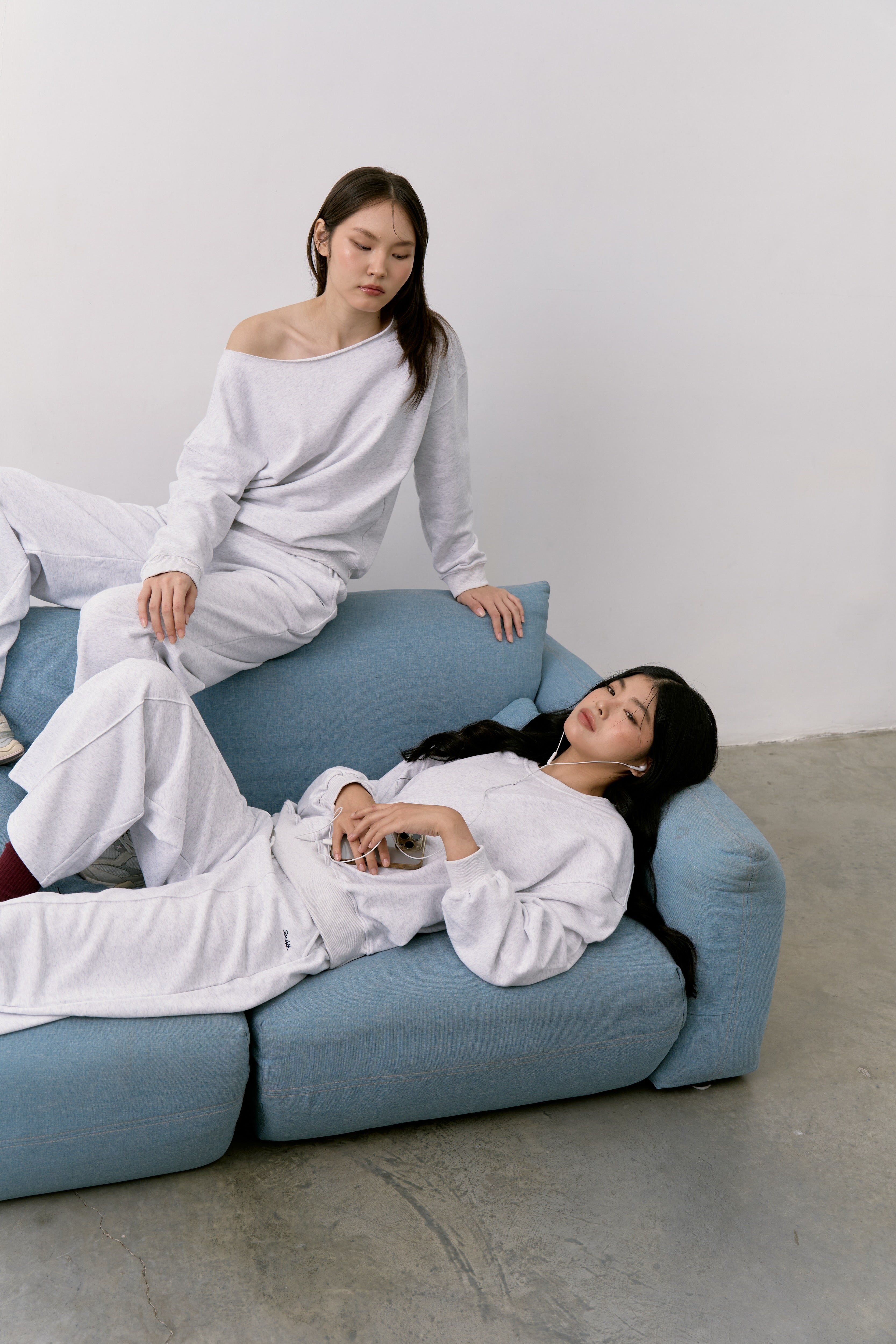 ROUNDED NECK SWEATSHIRT WITH WIDE LEG JOGGERS