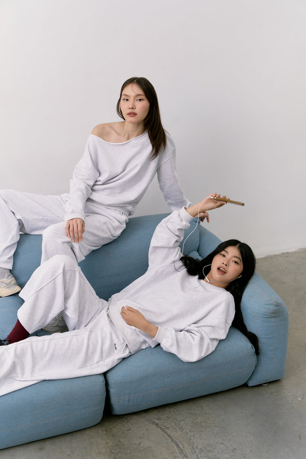 OFF SHOULDER SWEATSHIRT WITH WIDE LEG JOGGERS