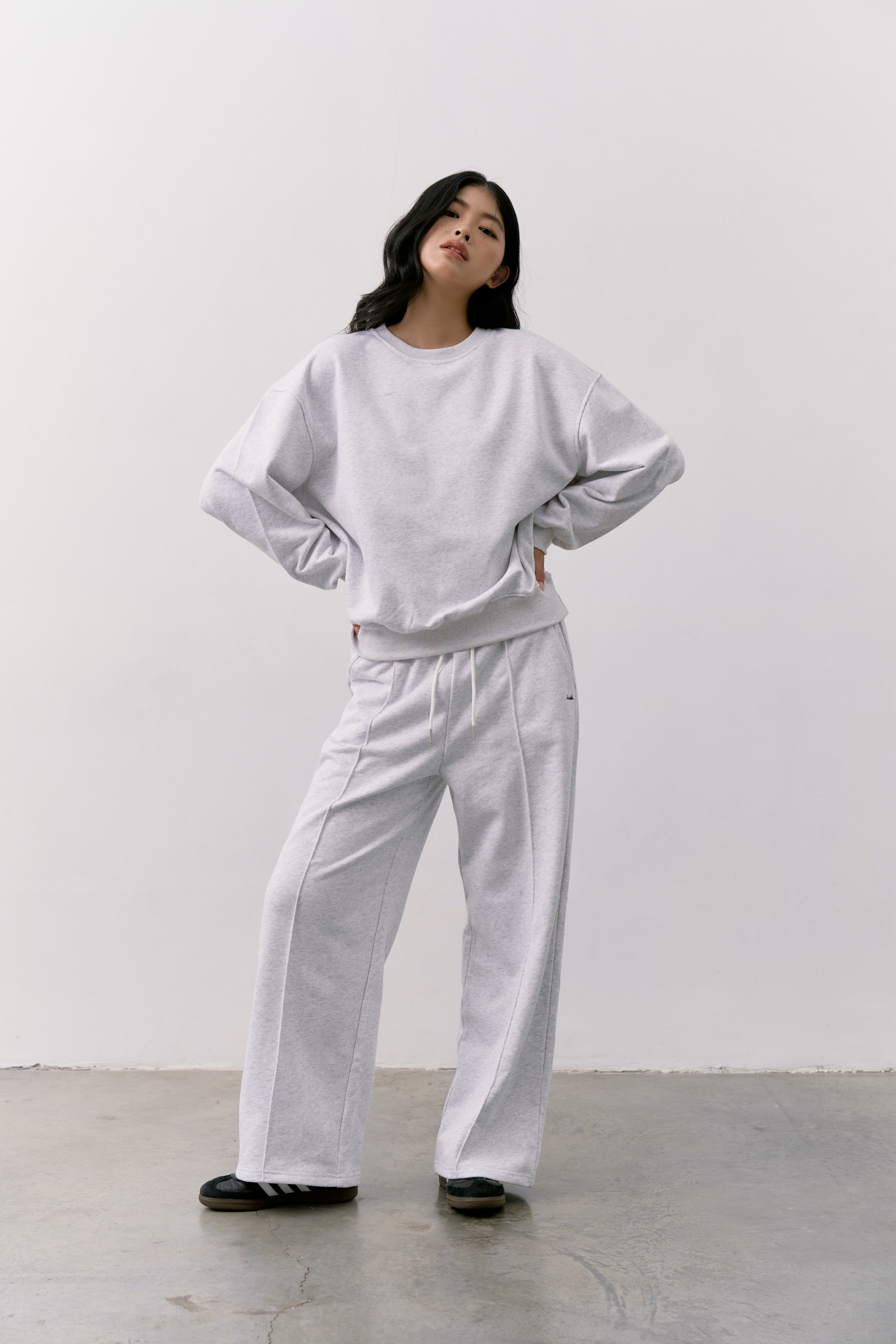 ROUNDED NECK SWEATSHIRT WITH WIDE LEG JOGGERS