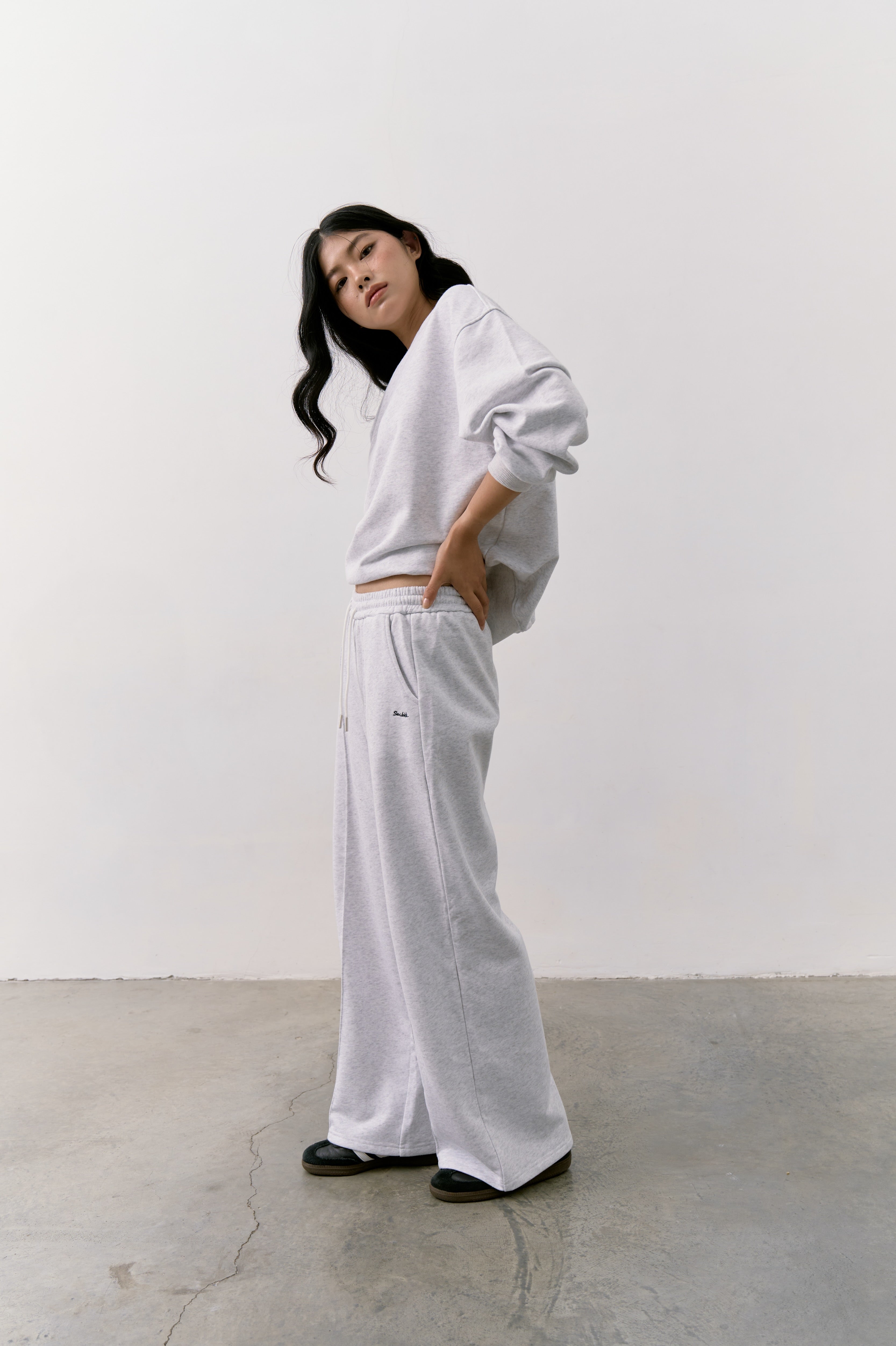 ROUNDED NECK SWEATSHIRT WITH WIDE LEG JOGGERS